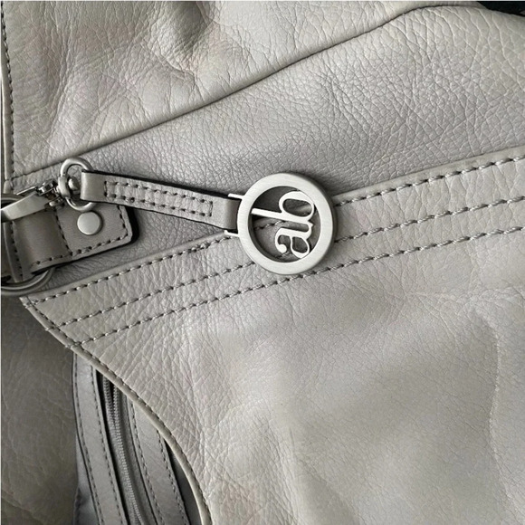 Audrey Brooke Large Bone Beige Leather Tote Handbag Nice Condition - Picture 10 of 12